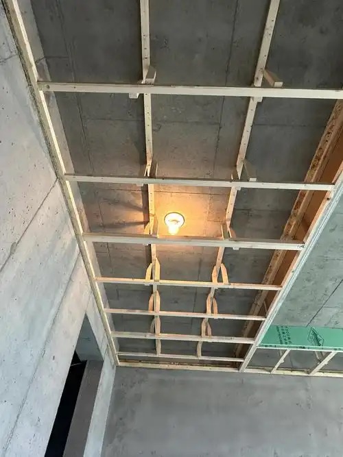 铝天花吊顶定制安装，打造富有层次感的室内